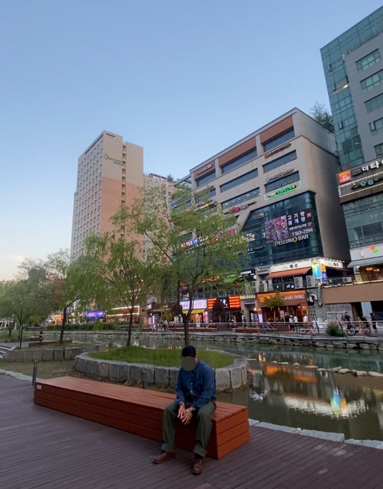 데일리룩(2024. 6. 2.)폴로 랄프로렌 코튼 샴브레이 청셔츠 청자켓 다크 블루, 무신사 무신사스탠다드 브리티쉬 아미 카고 팬츠 카키, 레드윙 아이언레인저 앰버하니스, 루미녹스 7050