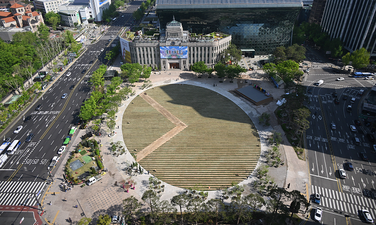 21년 만의 변신! ‘정원 같은 서울광장’ 새 단장 완료