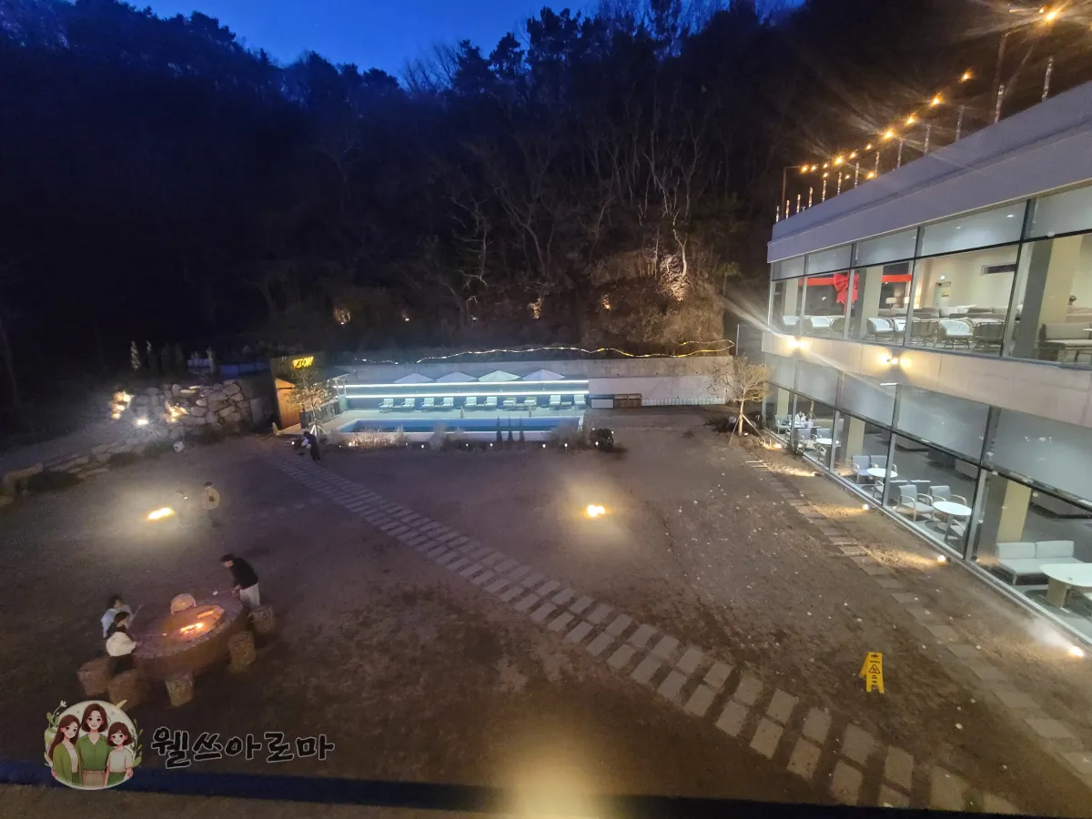 사하구-카페시온-야간에본1층야외정원