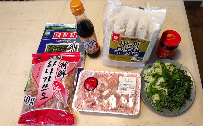 김,가스오부시,우동다시,다진고기,우동면,,두반장소스,파,부추 사진