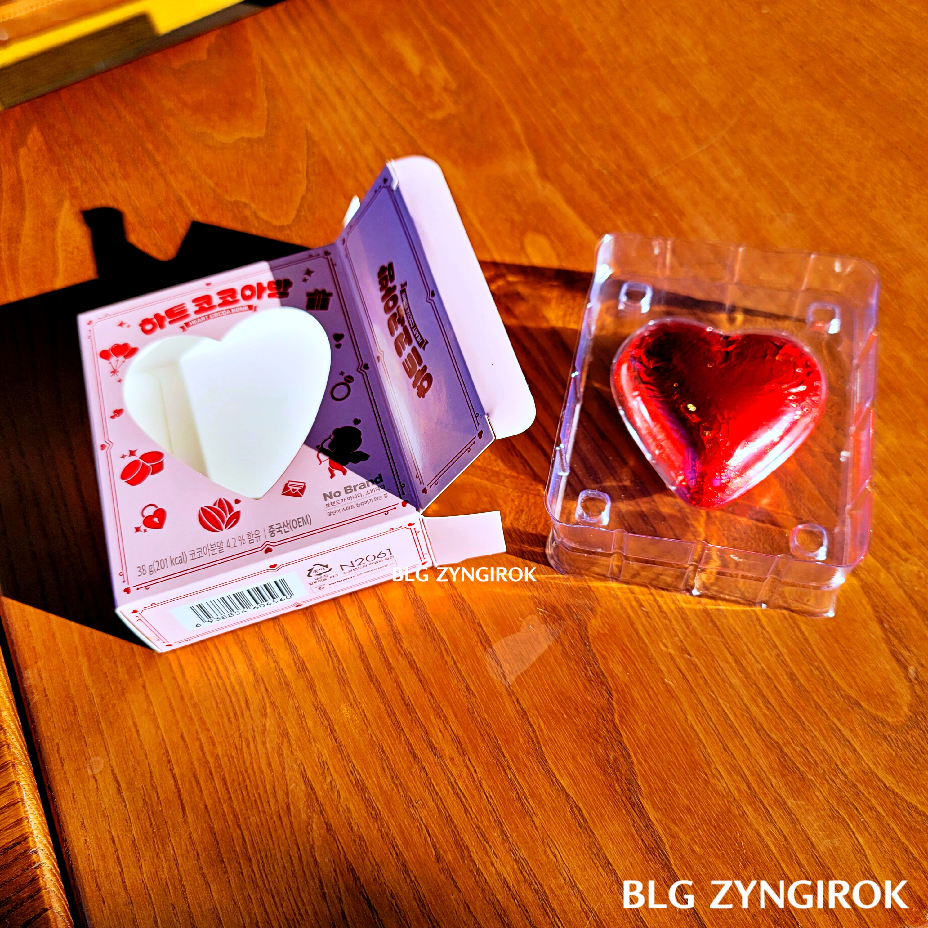 상자에서 꺼낸 노브랜드 하트코코아밤 모습이다.