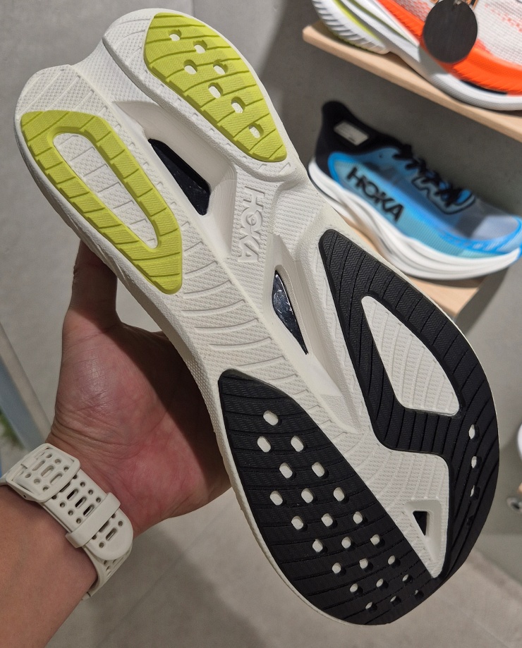 호카 마하 X3 아웃솔 그립력 내구성