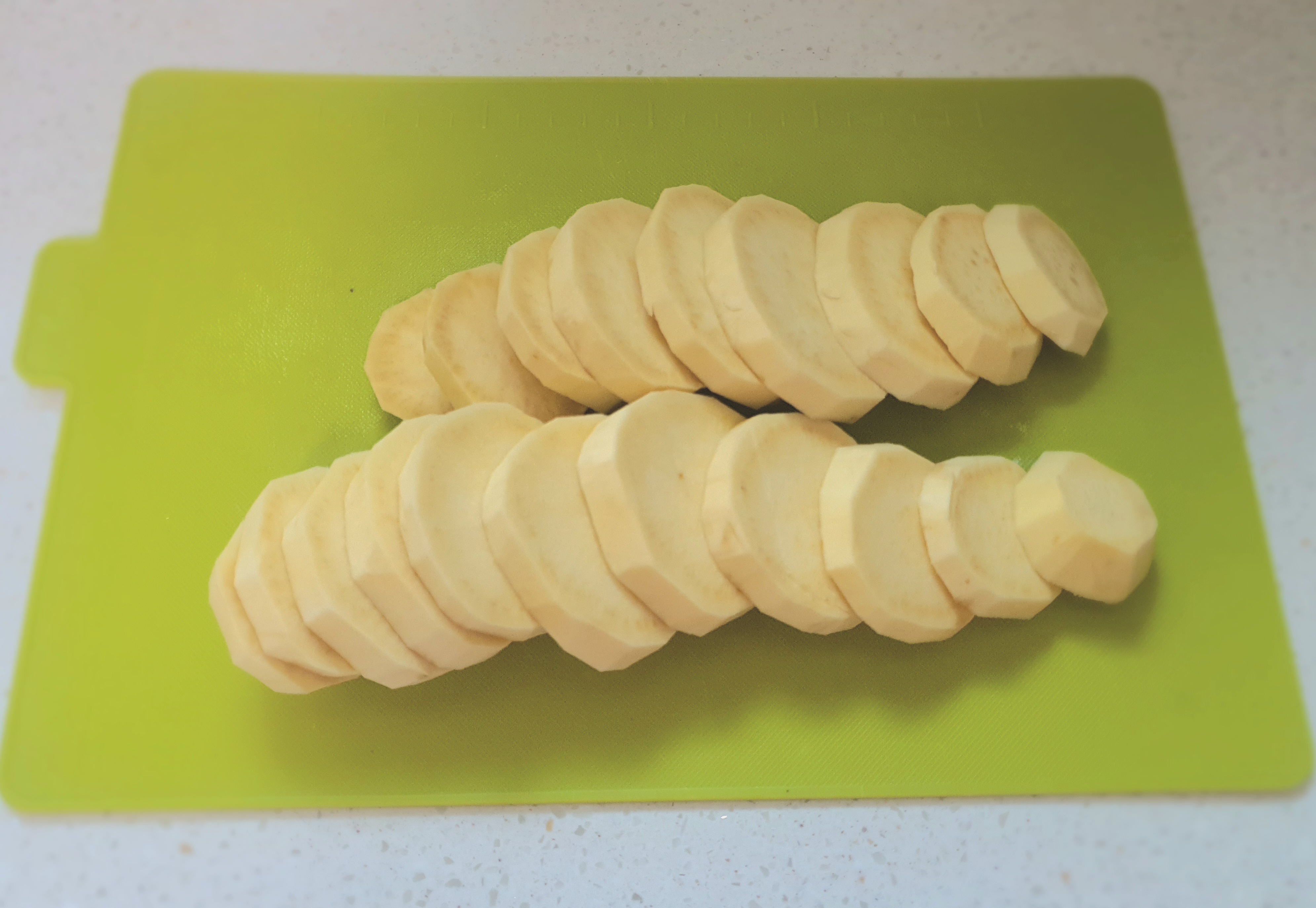 고구마를-적당한-굵기로-썹니다.