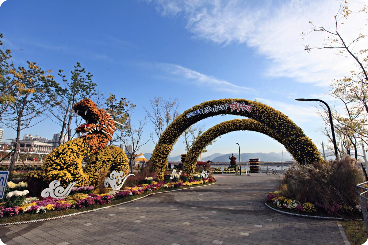 출처: 창원특례시 공식 홈페이지(마산 가고파국화축제 이미지)