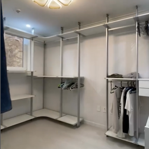 드레스룸 넓고 수납공간이 많이 활용하기 너무 좋다