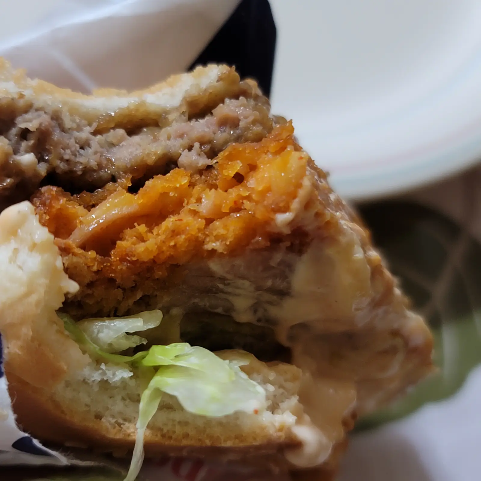 롯데리아-불고기-익스트림-오징어-버거-단면