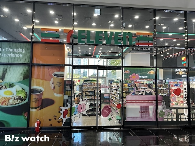 븐일레븐 뉴웨이브 오리진점의 빌딩 안쪽 출입구.