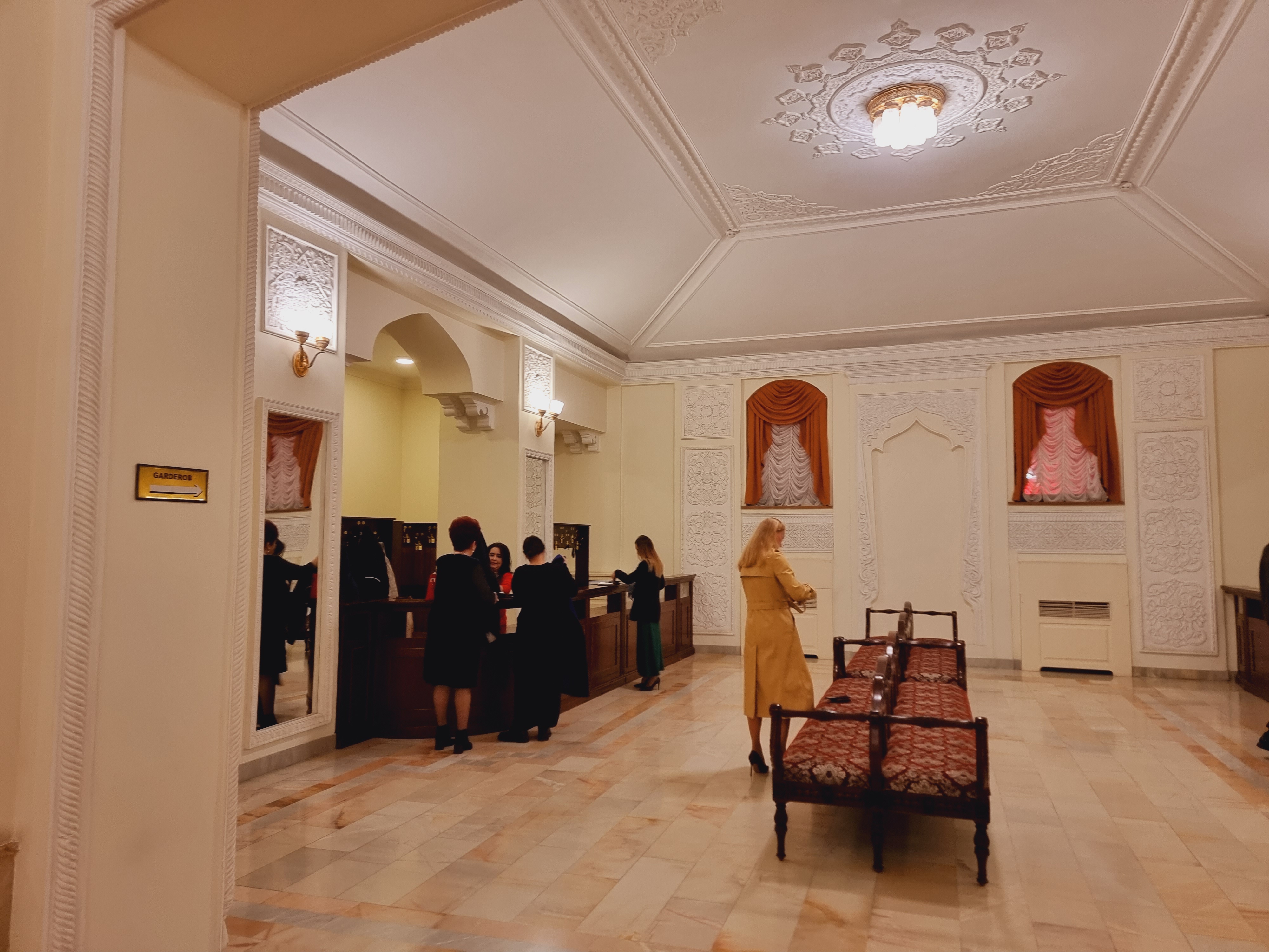 나보이 극장 내부