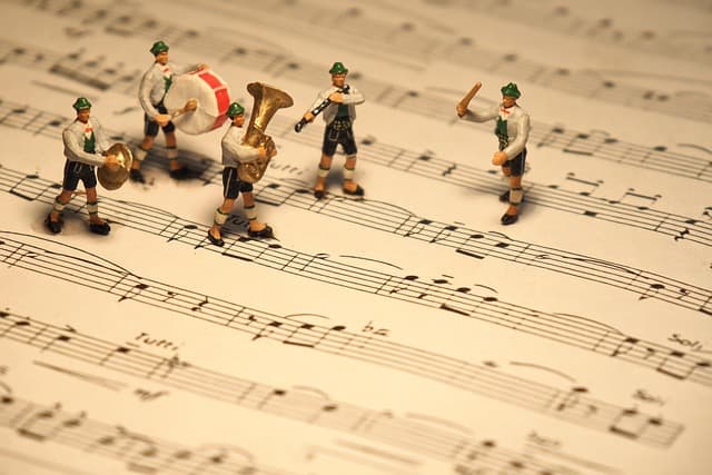 계절별 미니어처 &ndash; 크리스마스, 할로윈, 추석 장식 아이디어