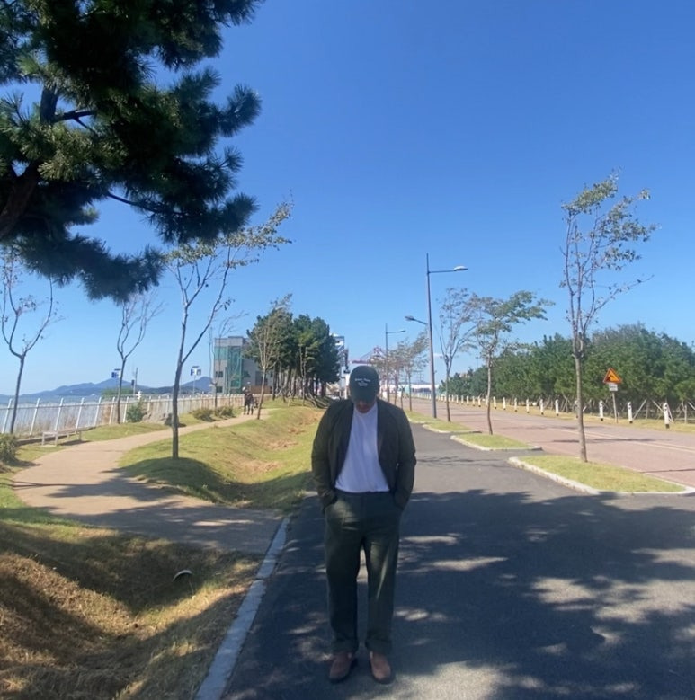 데일리룩(2024. 9. 29.)두마로 쿤스트하우스 코튼 볼캡, 비슬로우 코튼자켓, 폴로랄프로렌 베이직 티셔츠, 무신사스탠다드 오어슬로우 퍼티그팬츠, 커스텀에이드 스웨이드 페니로퍼