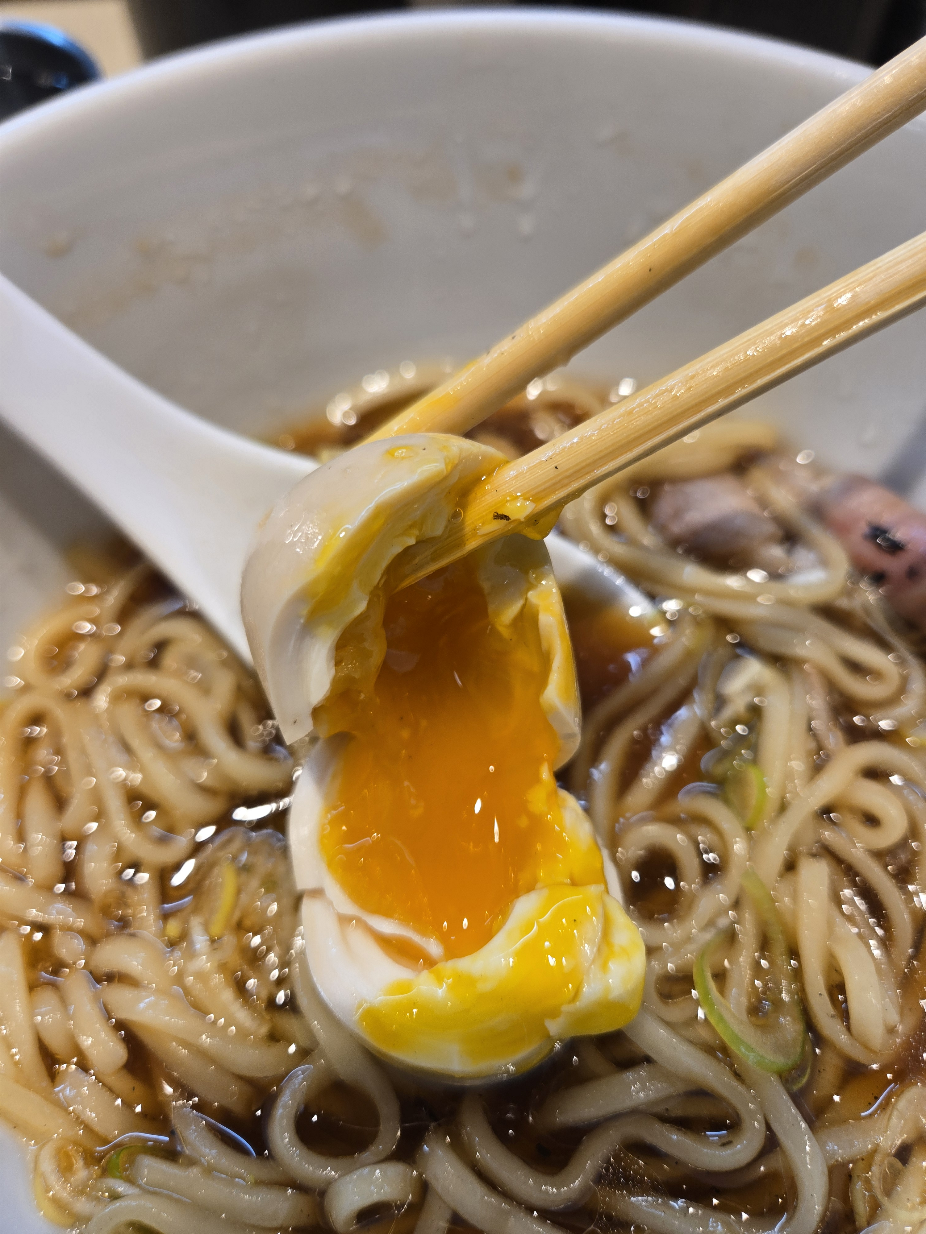 홍대 맛집 마시타야 라멘의 블랙라멘 반숙란