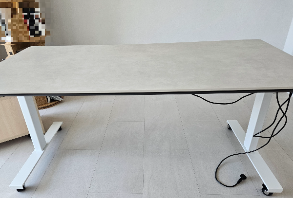 작은 평수 집에서 식탁과 책상을 한번에 해결한 에렉투스 모션데스크 사용기 공간활용 꿀템