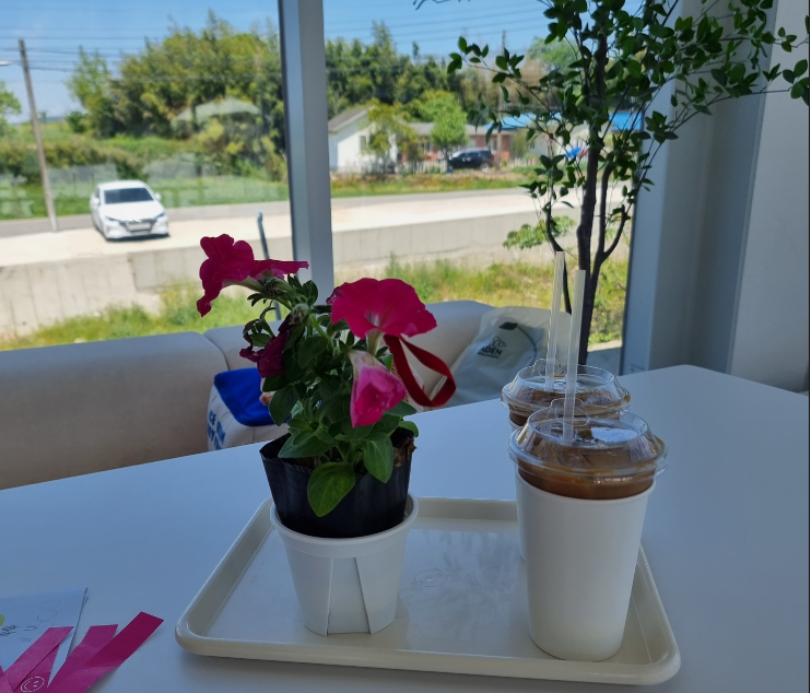 경주 카페 '선셋드몽' 실내 전경