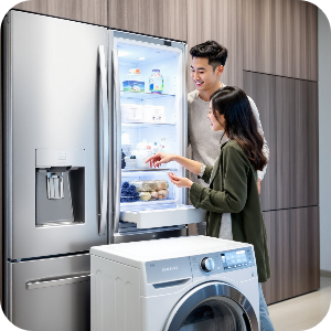 혼수가전 준비하는 예비 부부 이미지