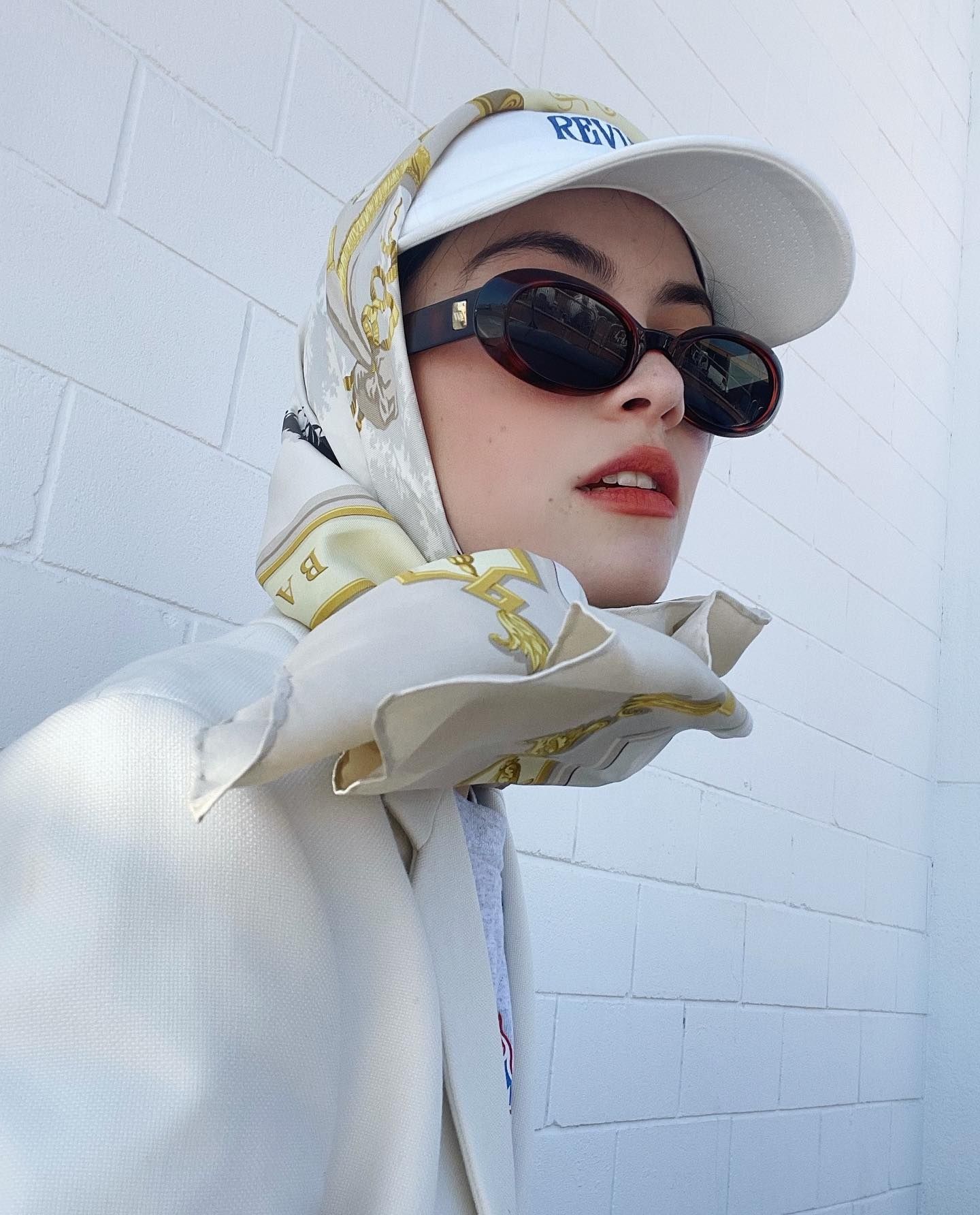 스카프, 방도스카프, 볼캡, 리조트룩, 스타일링, 크롭탑, 반다나, 락시크, 페스티벌룩, 여름, 패션플레이그라운드, 샌들