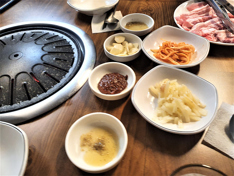 밑반찬들