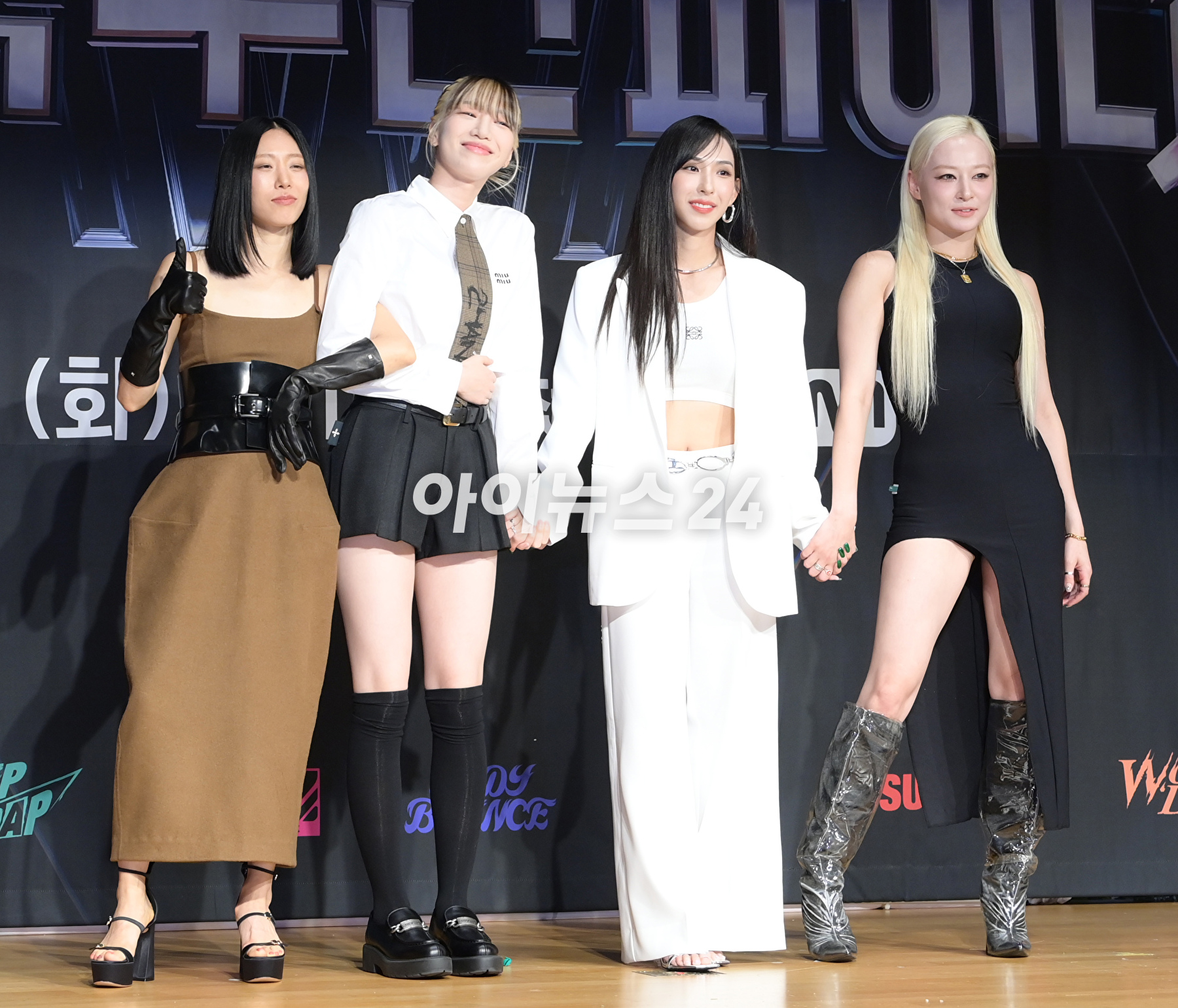 원밀리언 리아킴-베베 바다-딥앤댑 미나명-마네퀸 펑키와이가 17일 오전 서울 마포구 상암동 DMC타워에서 열린 Mnet '스트릿 우먼 파이터2' 제작발표회에 참석하고 있다. [사진=정소희 기자]