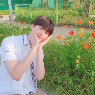 윤산하 뮤지컬 배우