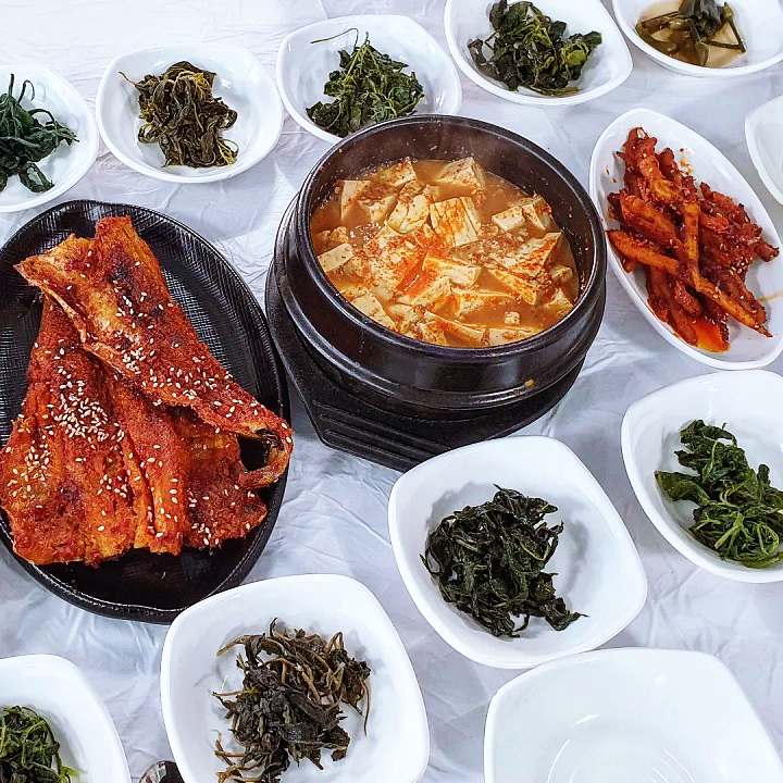 토요일은 밥이좋아 예산 수덕사 산채정식 맛집 영양 돌솥 청국장 더덕 구이 한정식 예산10미 현지인 추천 토밥 좋아 방송정보