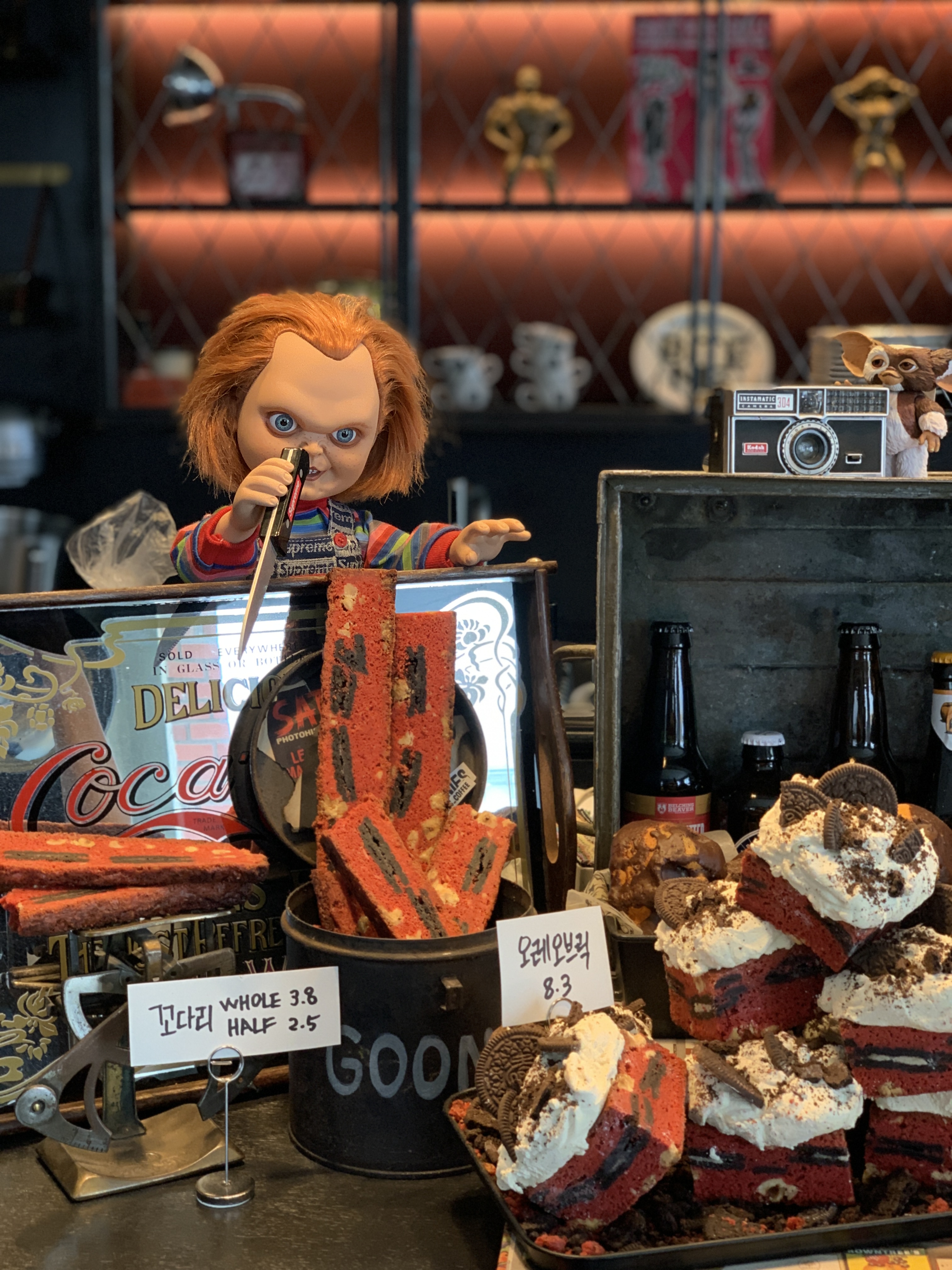 용리단길-힙한카페-할로윈카페-독특한카페-용산카페