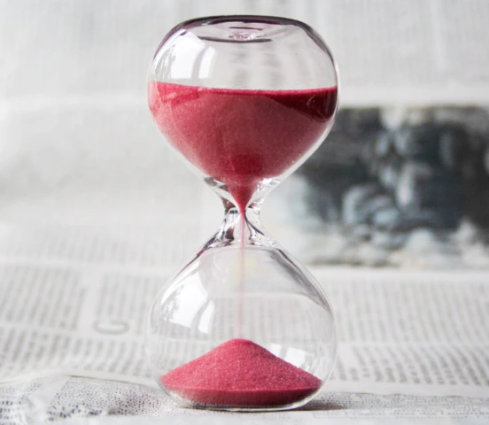 직장인 투자 집중 시간은 오전 9시~10시