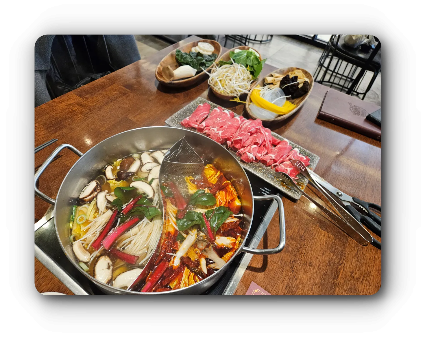 훠궈-버섯탕-홍탕-소고기-야채