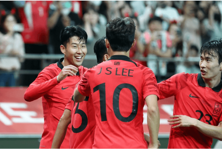 손흥민 기뻐하는 모습