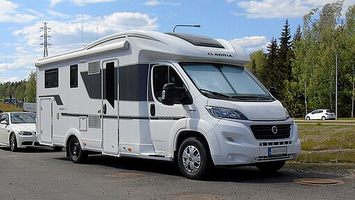 글을 이해를 돕기 위한 캠핑카 이미지