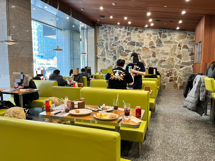 브루클린 더 버거 조인트 내부 모습