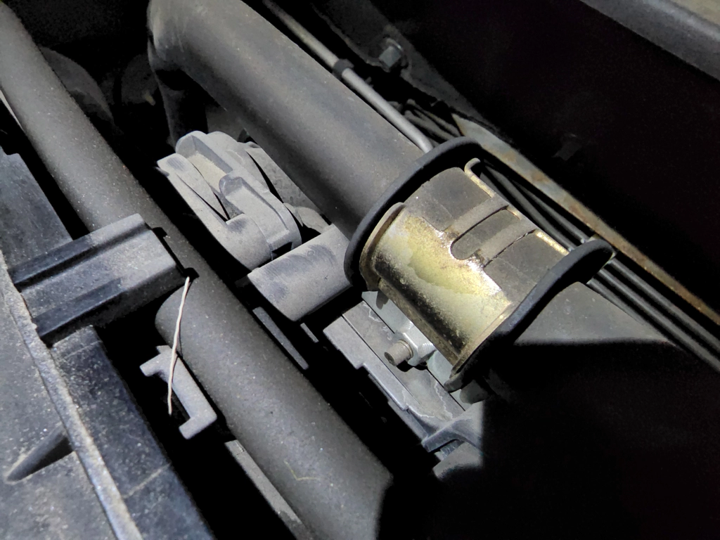 (아마도) 에어컨 고압호스 라인 볼트 : 10mm