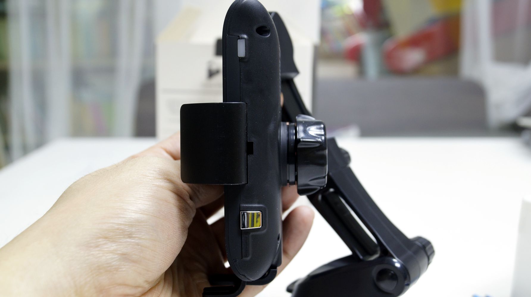 우측 버튼과 LED