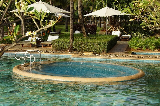 μμΉ΄λ₯΄ν κ·Όμ²μ μ‘°μ©ν ν΄μμ§ μμ보기