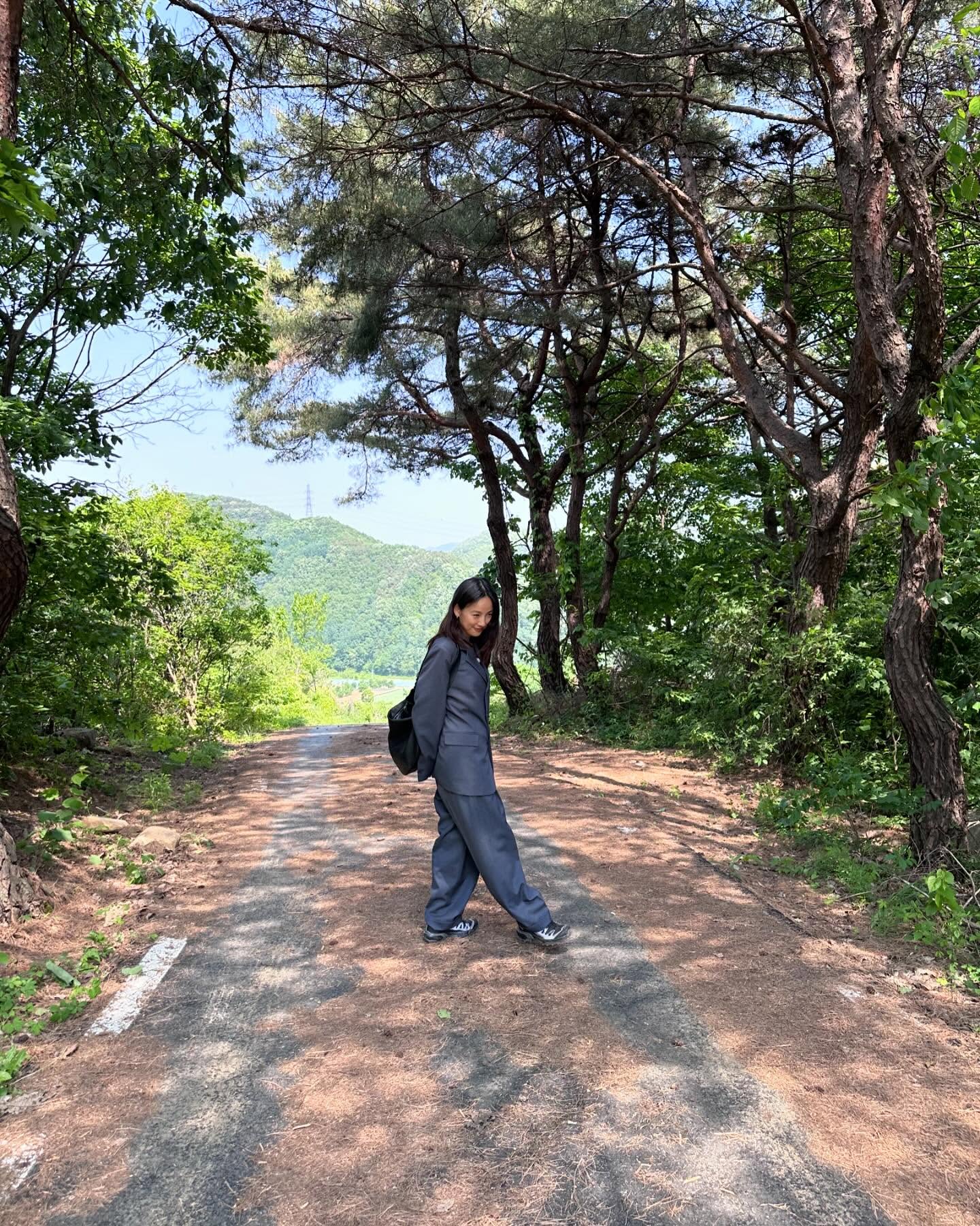 이효리가 신자 터졌다! 발가락 신발이 패션템이 된 이유 