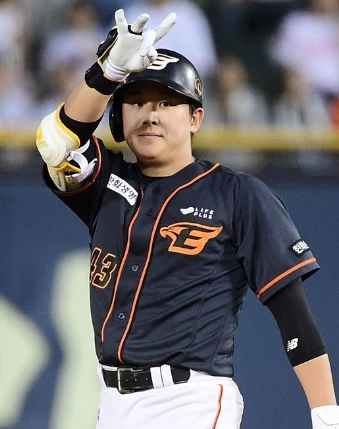 정은원 프로필 나이 고향 학력 연봉 야구선수 경력 인스타