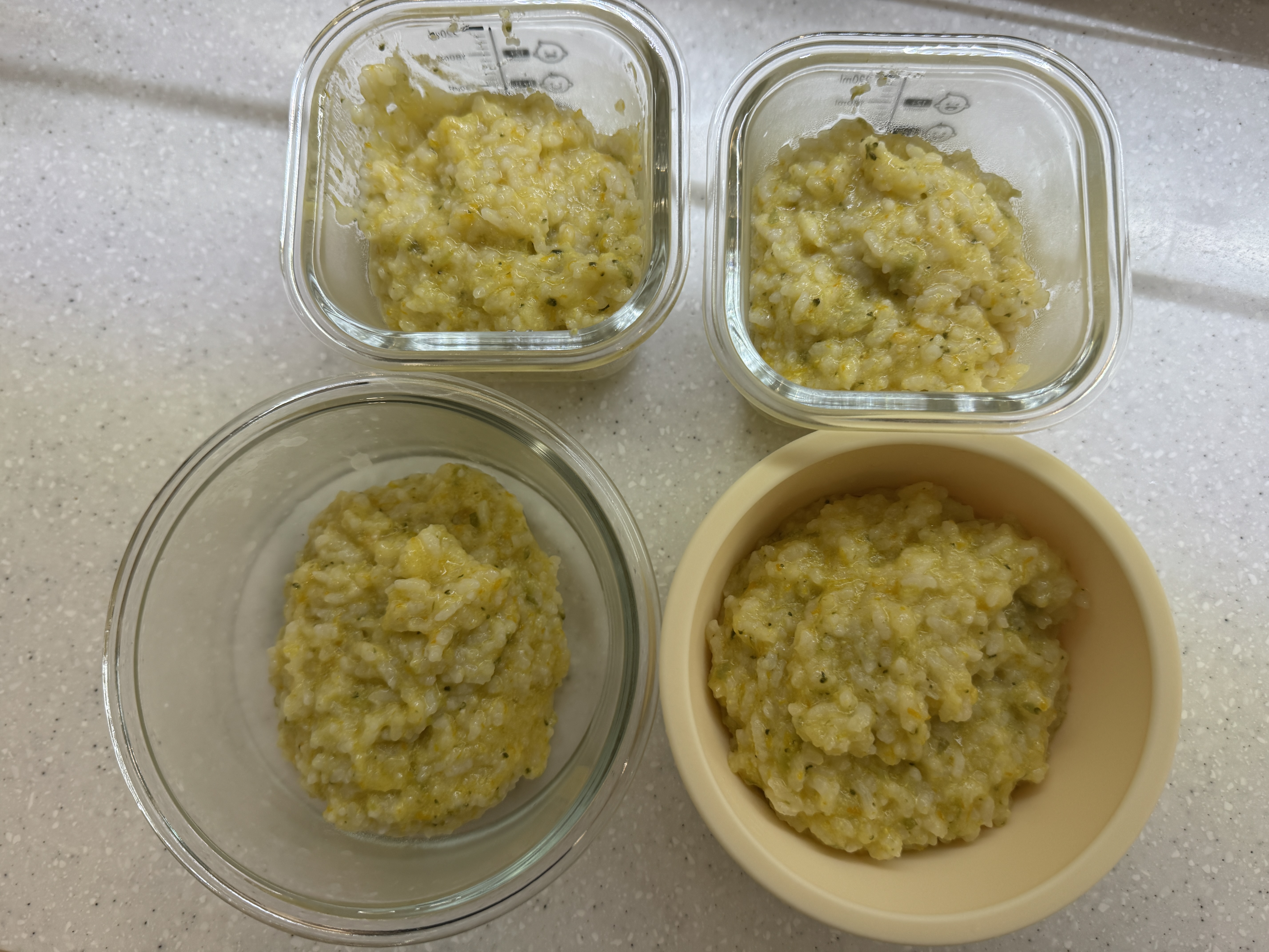 달걀애호박단호박브로콜리 죽을 소분한 사진