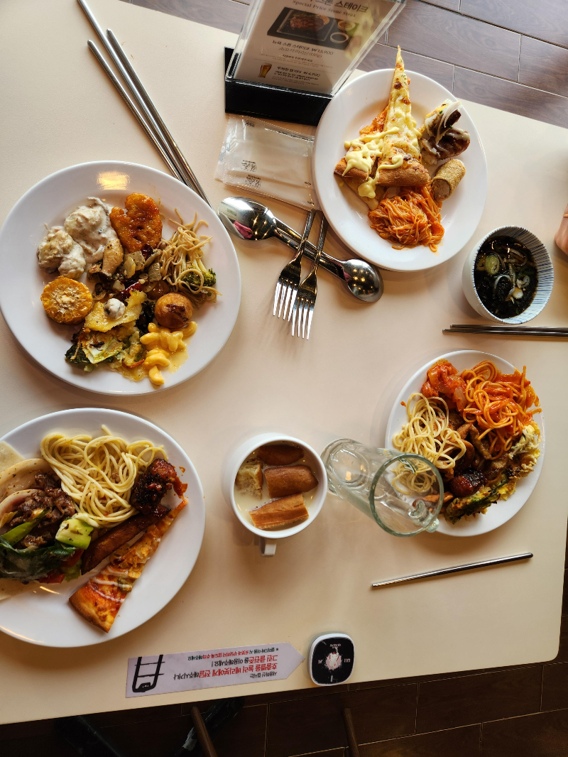 서울대입구 에그옐로우 애슐리퀸즈