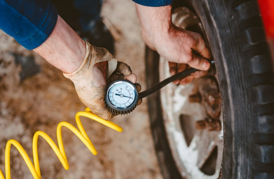 타이어 공기압 경고등 해결 방법