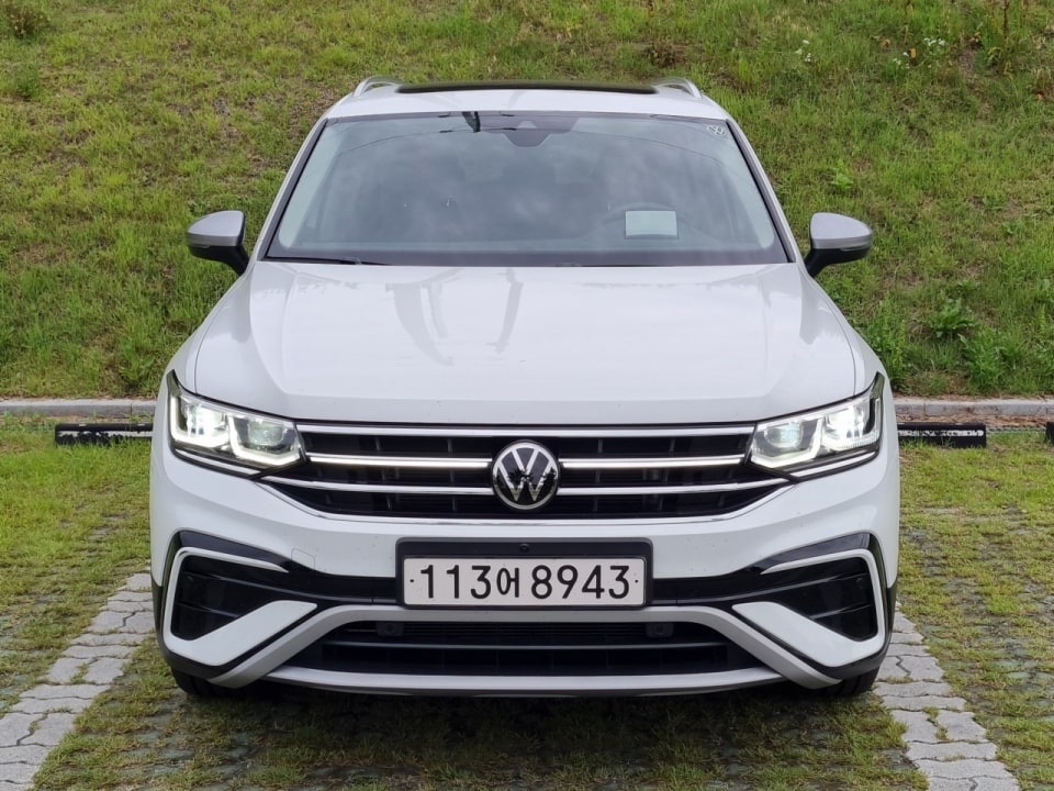 티구안 올스페이스 앞모습입니다.