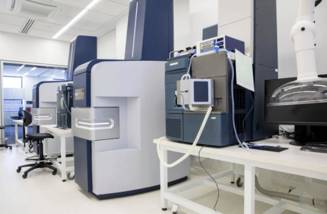 High Matrix Biological Sample에서의 Ion Suppression 원인 분석 및 보정 기법