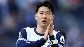 손흥민, 마침내 유럽에서 우승컵을 들다