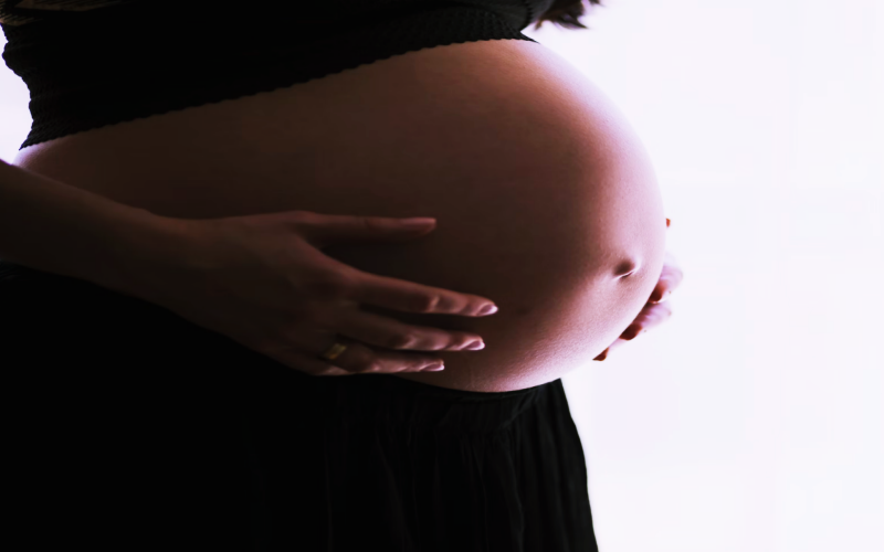 임신한-여성을-보여주는-이미지