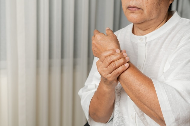 퇴행성관절염 원인, 증상, 예방, 치료방법