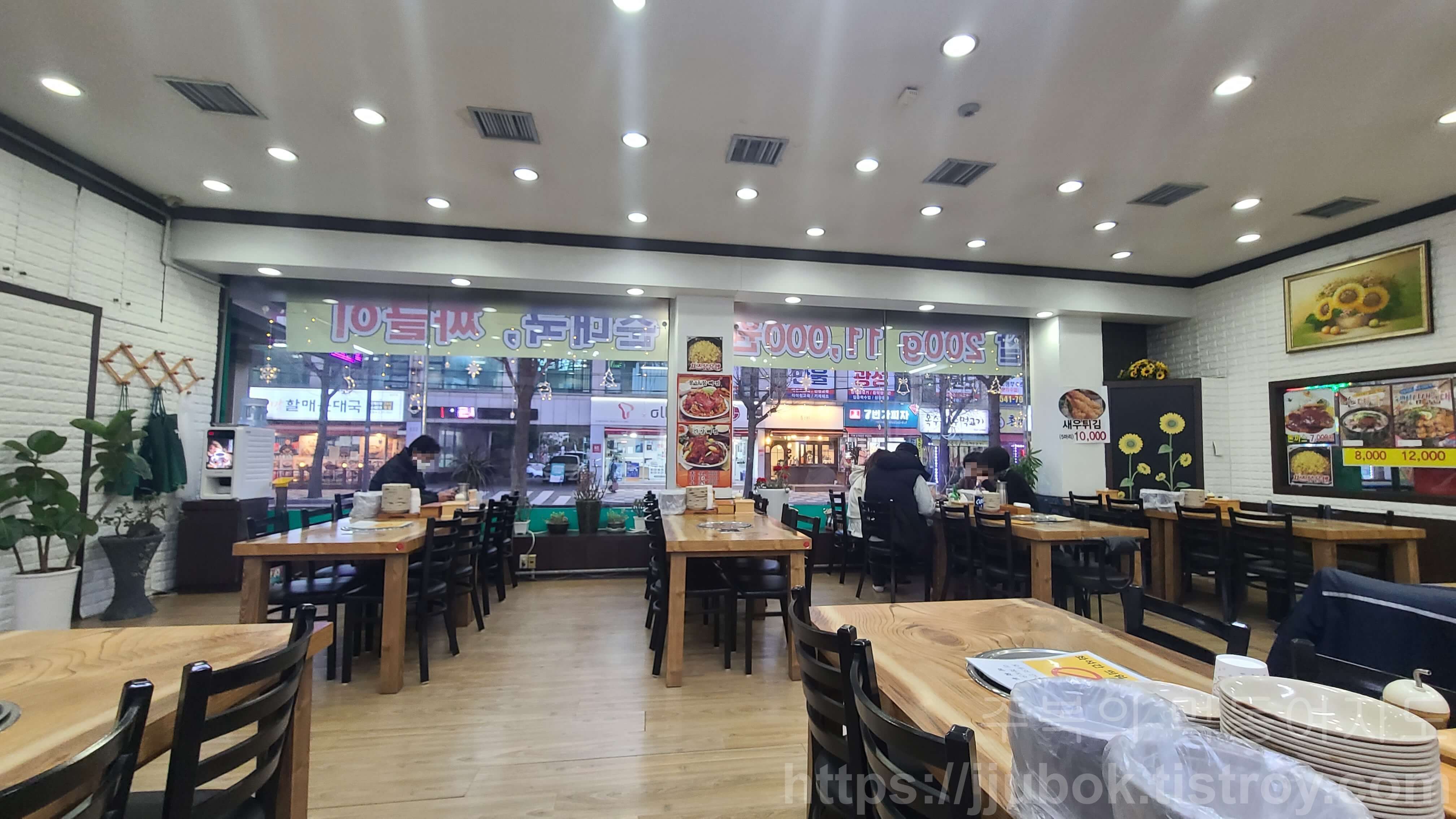 조마루-감자탕-계산점-내부-2