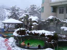 국내 겨울 가족 여행지 추천 설악 워터피아 스파밸리, 울진덕구온천 전경