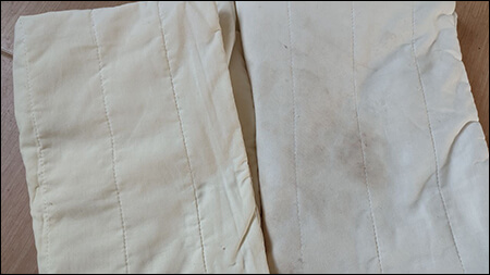 얼룩이 있는 베개커버