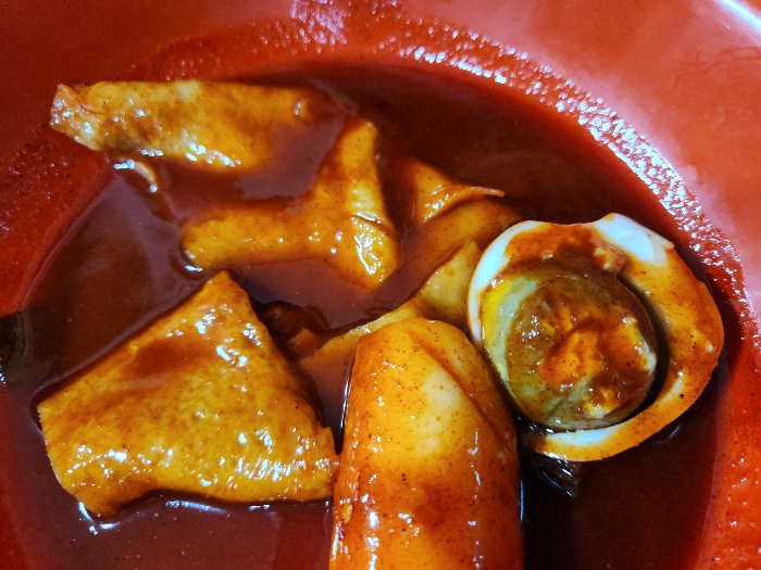계란을 강조한 떡볶이 卵