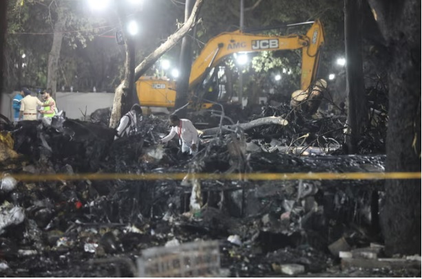 인도여객기 추락사고