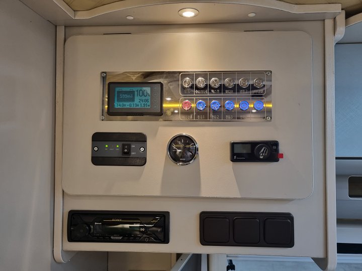 캠핑카-각종-장비-컨트롤러