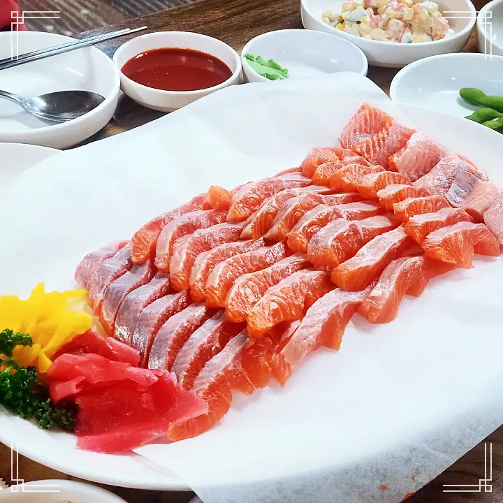 청정 자연 용천수로 키워낸 송어 이 맛에 살지 송어회 송어튀김 매운탕 문경 맛집 추천