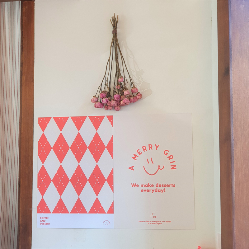 벽에-걸린-말린-장미